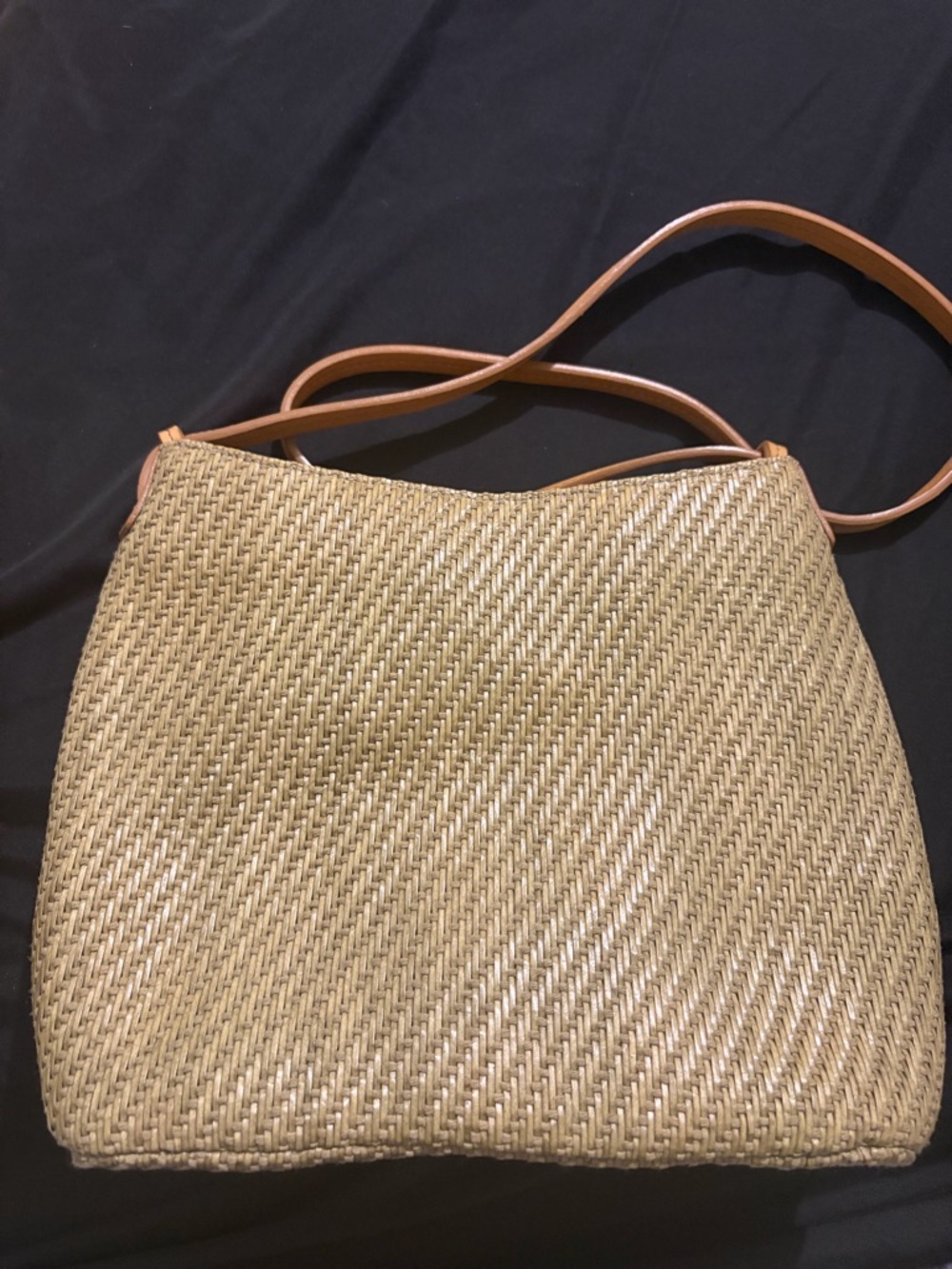 Fossil Woven Straw Crossbody in Natural Beige with Tan Strap. Vintage y2k